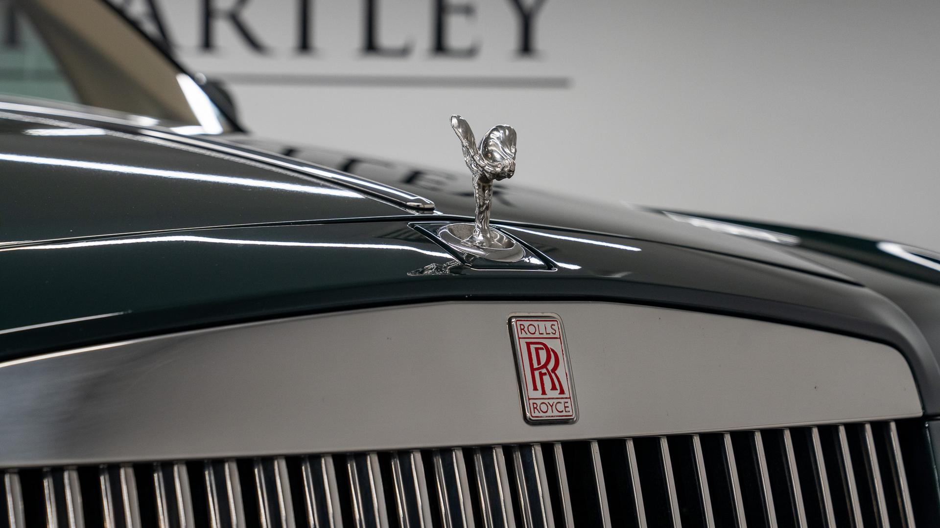 Rolls-Royce Phantom Photo 9b77a831-8b58-48af-96d9-8fc17053dea5.jpg