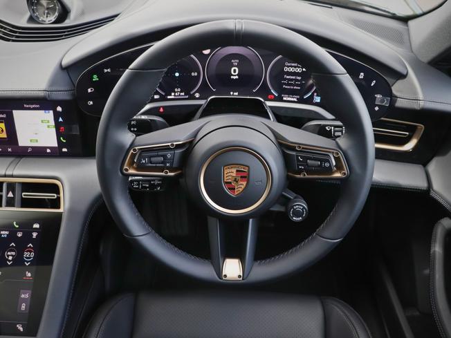 PORSCHE Taycan Photo 49