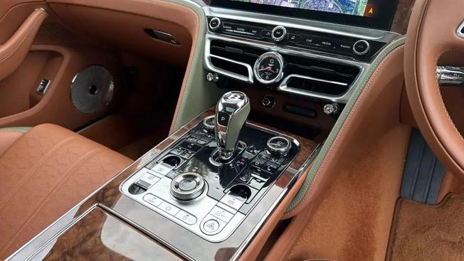 BENTLEY Flying Spur Photo 23