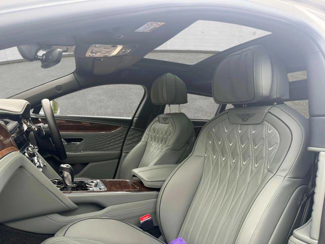 BENTLEY Flying Spur Photo 20