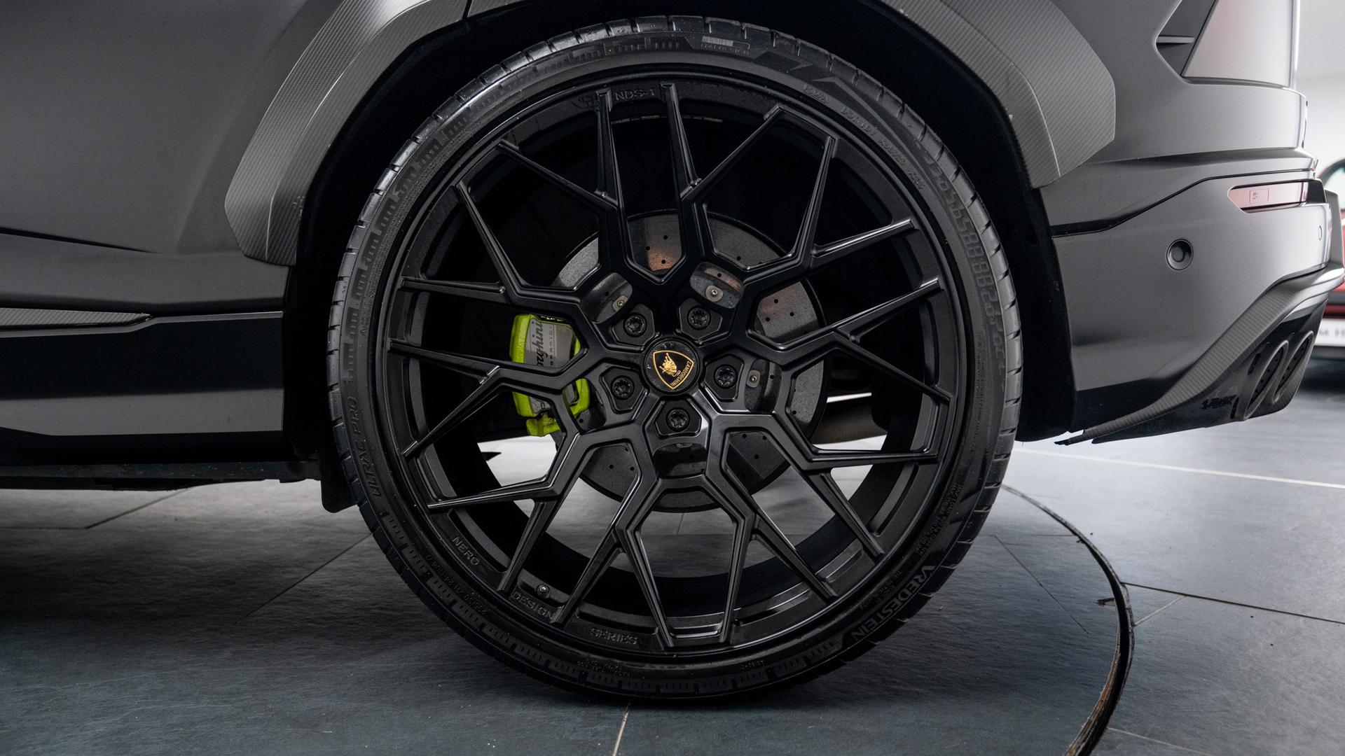 LAMBORGHINI Urus Photo 9b9170e5-a5e6-4bd3-a462-d34e58661e11.jpg