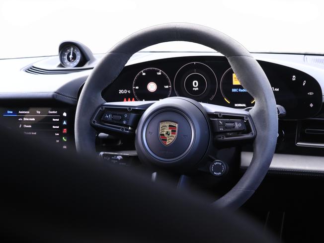 PORSCHE Taycan Photo 32