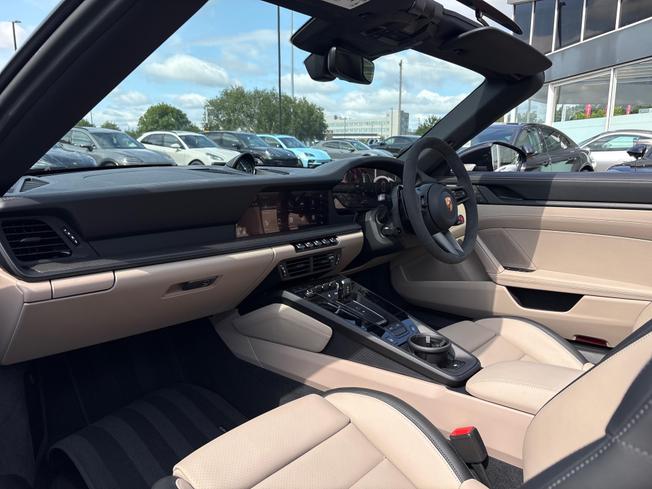 PORSCHE 911 Photo 21