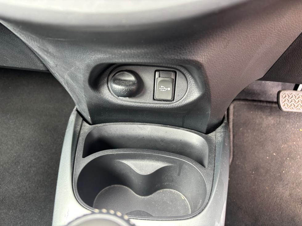 Toyota Yaris Photo 9bde7809-9320-4640-8a7a-05990bef45de.JPEG
