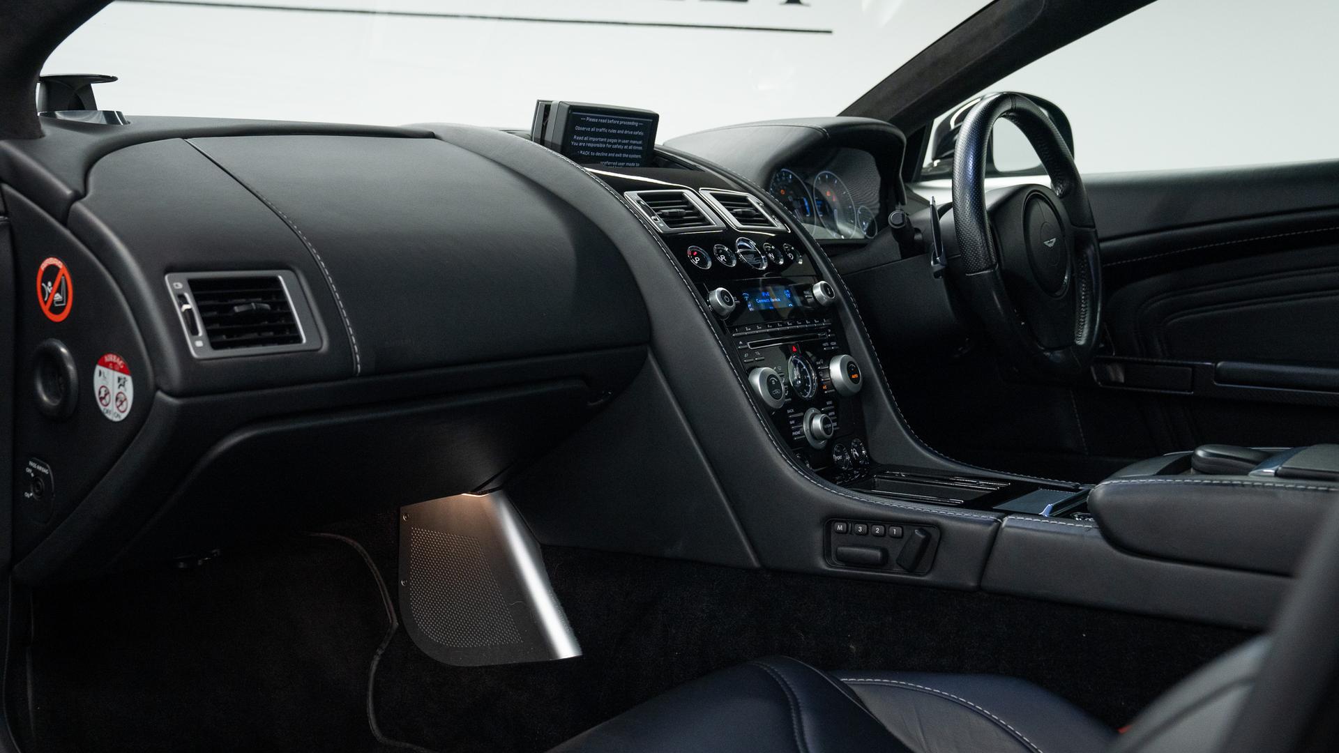 Aston Martin DBS Photo 9be4f8c2-12dc-4db4-b252-41ecc939eae3.jpg
