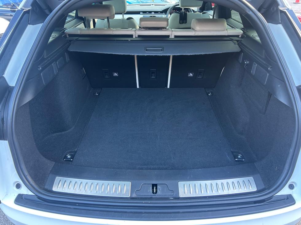 Land Rover Range Rover Velar Photo 9bf4ec67-1818-4aab-aeb0-363dfe030210.jpeg