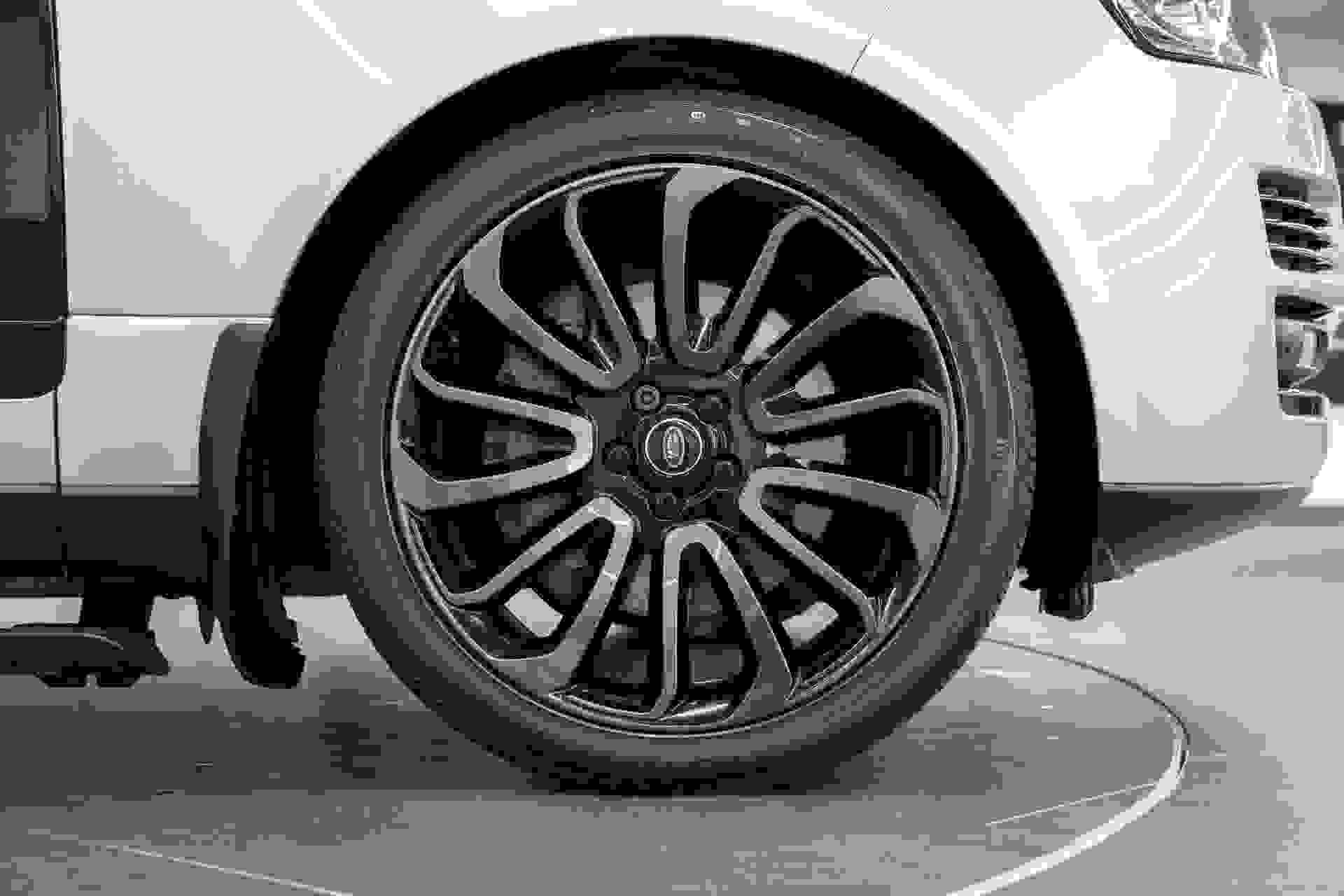 Land Rover RANGE ROVER Photo 9c02530a-430a-42ef-8b4d-b22ce014fd5b.jpg