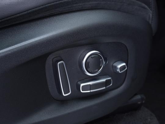 Land Rover Range Rover Sport Photo 9c2451b6-a9a3-4135-a7d7-de9aab7be3a5.jpg