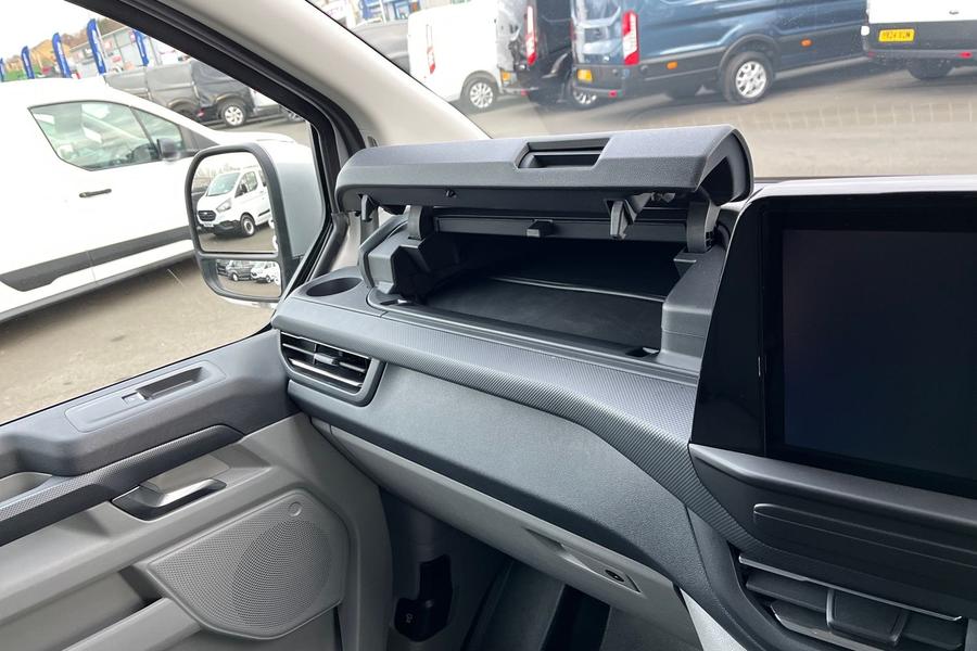 Ford TRANSIT CUSTOM Photo 9c28f883-e0e7-41e4-af95-8f6d0f7e66bd.jpg