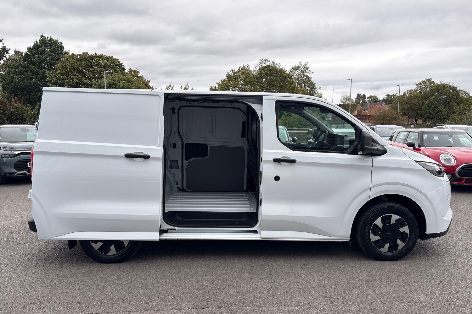 Ford E-TRANSIT CUSTOM Photo 24
