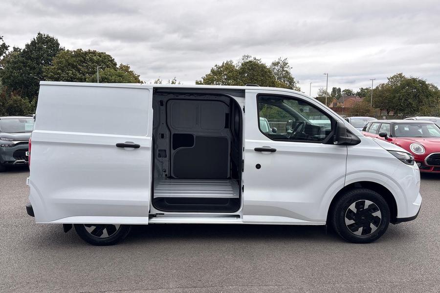 Ford E-TRANSIT CUSTOM Photo 9c2cb5b6-5433-4935-b926-a28863913992.jpg