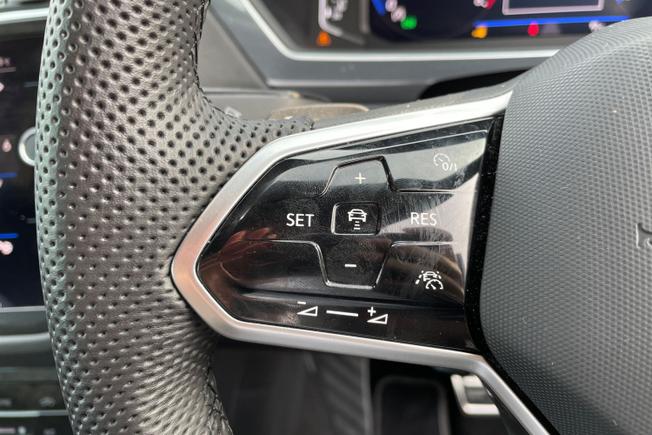 VOLKSWAGEN Tiguan Photo 16