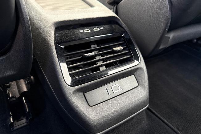 VOLKSWAGEN ID.4 Photo 42