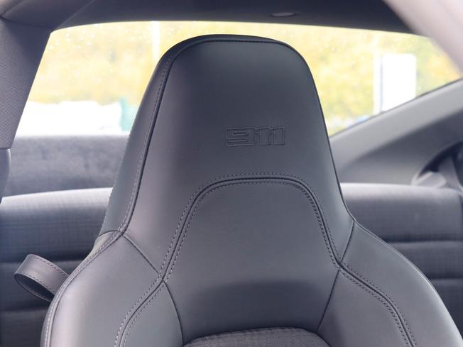 PORSCHE 911 Photo 22