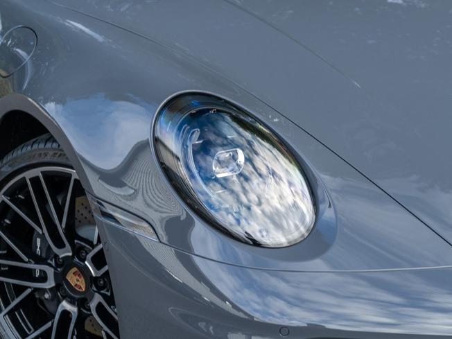 PORSCHE 911 Photo 17