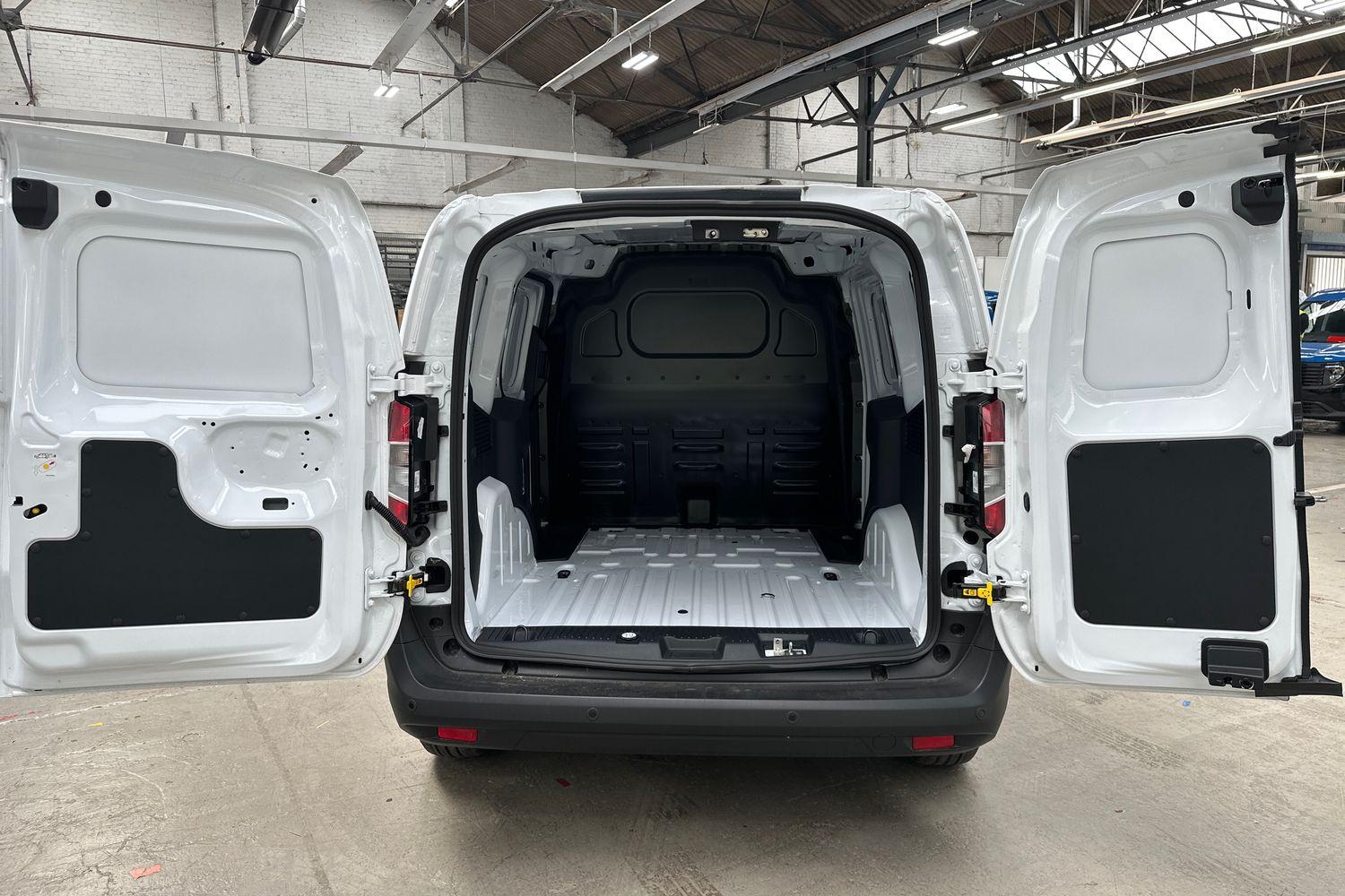 Ford TRANSIT COURIER Photo 6