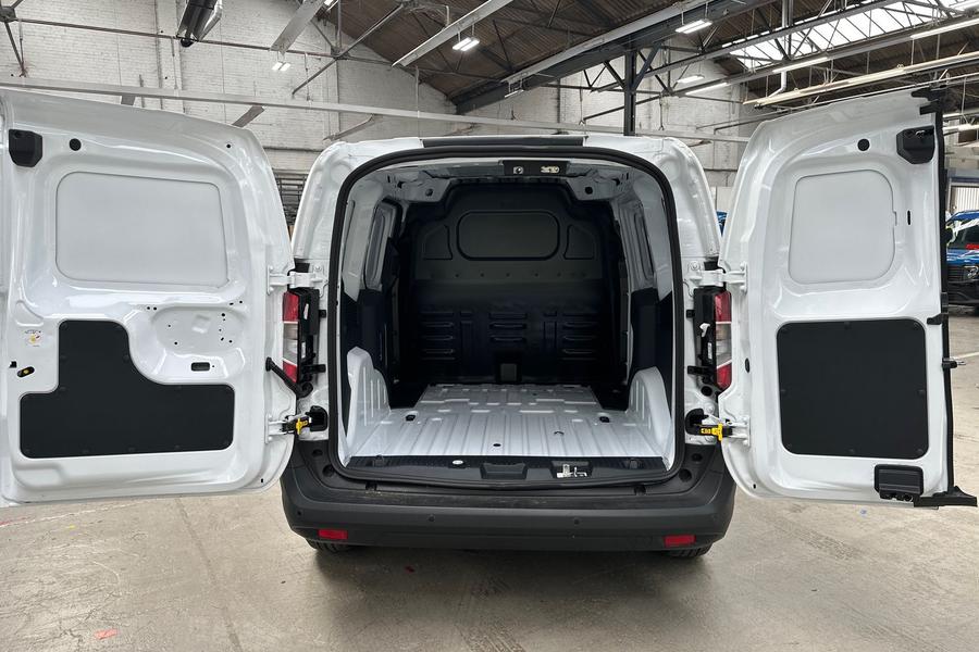 Ford TRANSIT COURIER Photo 9c8560ed-5fc7-41bc-a556-38a7f7162f36.jpg