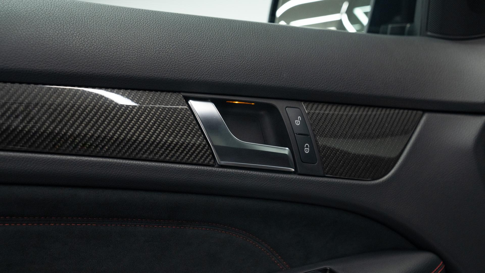 Mercedes-Benz C63 AMG Photo 9c93fe85-4eaf-490d-afbb-b4c29673d536.jpg