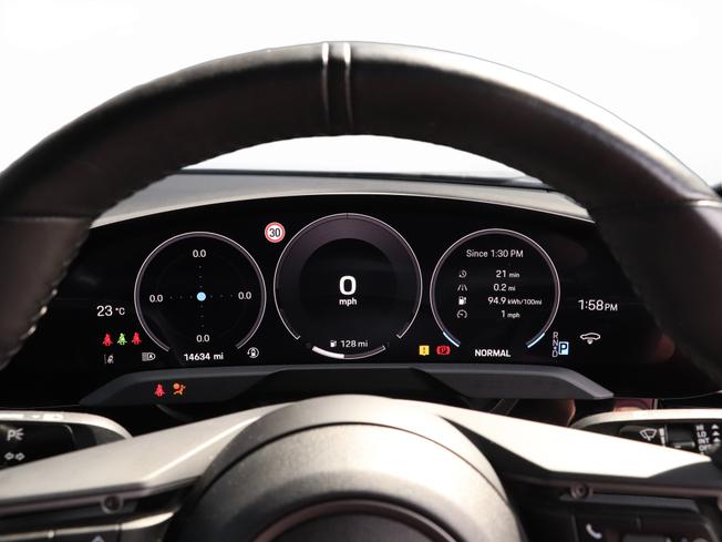 PORSCHE Taycan Photo 18