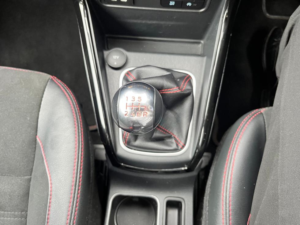 Ford EcoSport Photo 9cb2897f-a0ef-493b-be91-7d7e83f05e5e.jpg