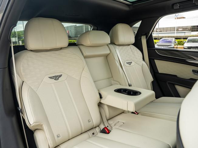 BENTLEY Bentayga Photo 26