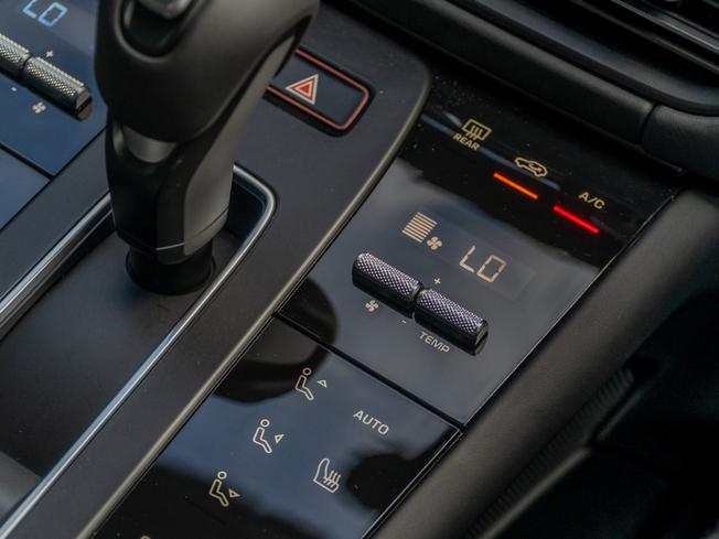 PORSCHE Macan Photo 21