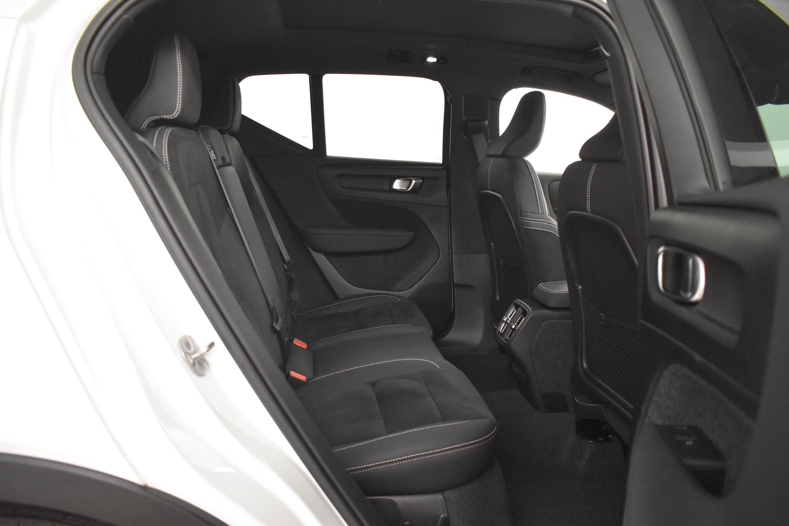 2023 VOLVO XC40 2.0 B4P Ultimate Dark 5dr Auto - vehicle photo 25 for sale on PureCar