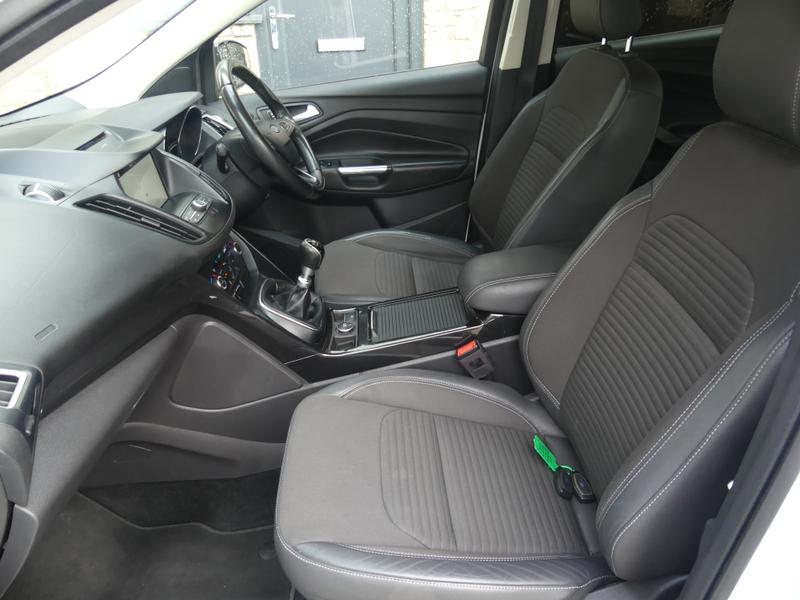 Ford Kuga Photo 9cee30aa-6303-4464-ab14-11601cddacd4.jpg