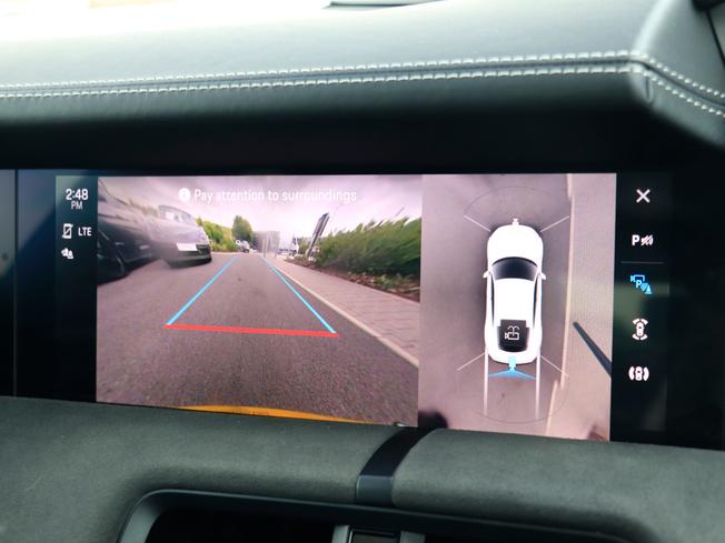 PORSCHE TAYCAN Photo 32