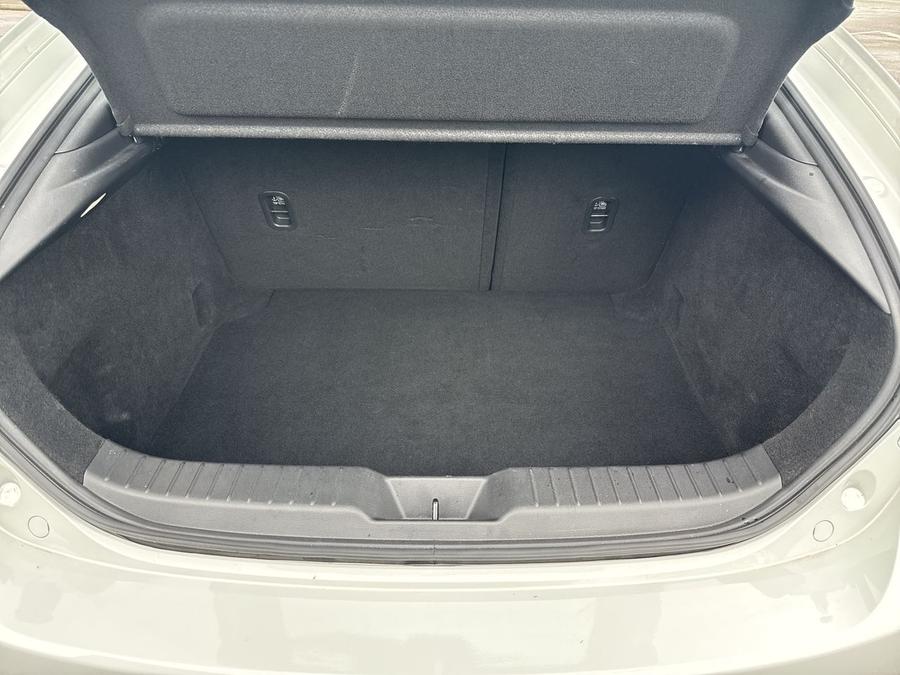 Mazda Mazda3 Photo 9d1cc83c-46de-49c8-97d2-028c4184d3d9.jpg