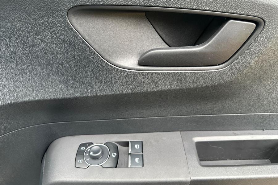 Ford E-TRANSIT COURIER Photo 9d4807bc-69b3-4f01-8c72-fe8b97d9639f.jpg