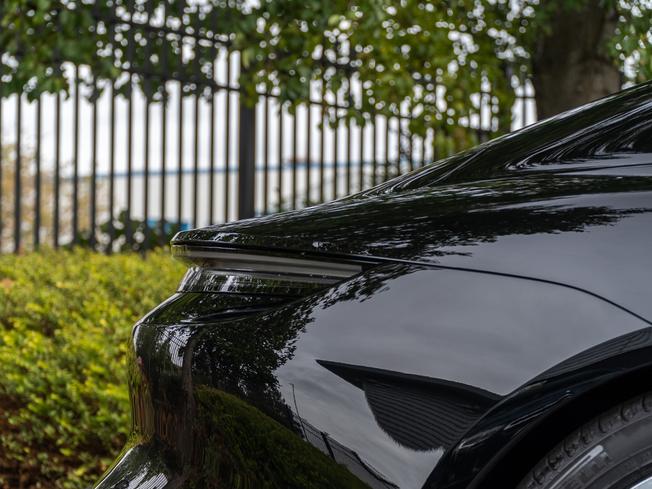 Porsche Taycan Photo 34