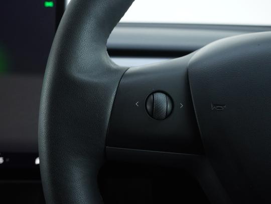TESLA Model Y Photo 9d4c8760-aaf4-47e5-bb1d-a74d66bf2091.jpg