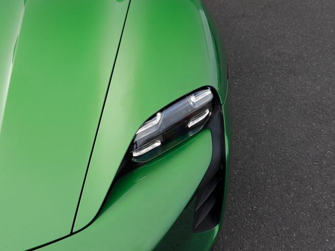 PORSCHE Taycan Photo 18