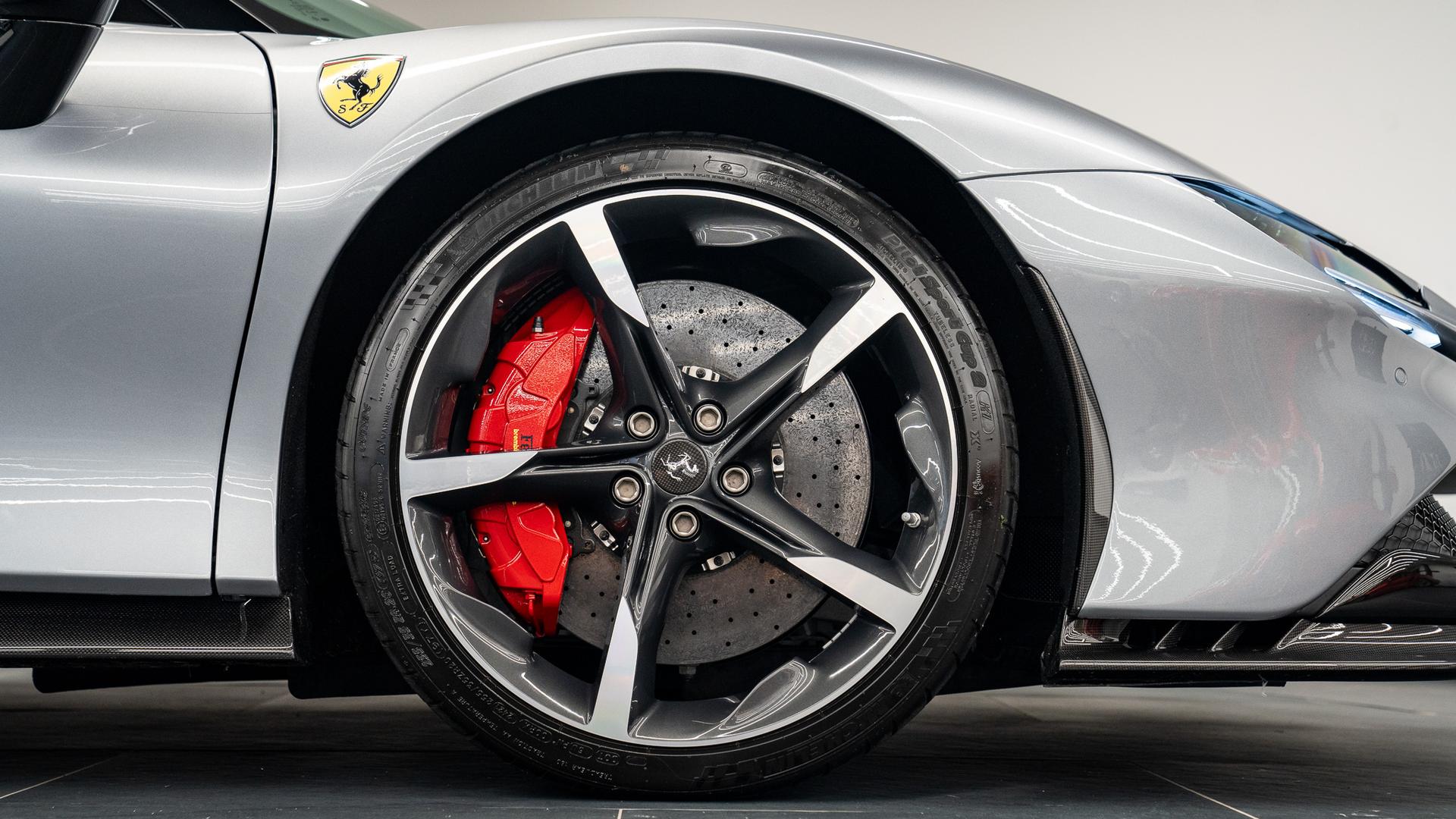 Ferrari SF90 Spider Photo 9d60efcd-525e-4b65-bf39-2c2962b33909.jpg
