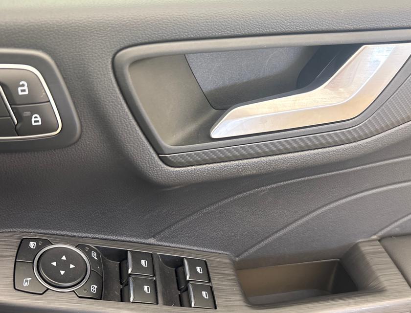 Ford Kuga Photo 9d63a6ca-73da-45c0-954b-7b743d3d1dc5.jpg
