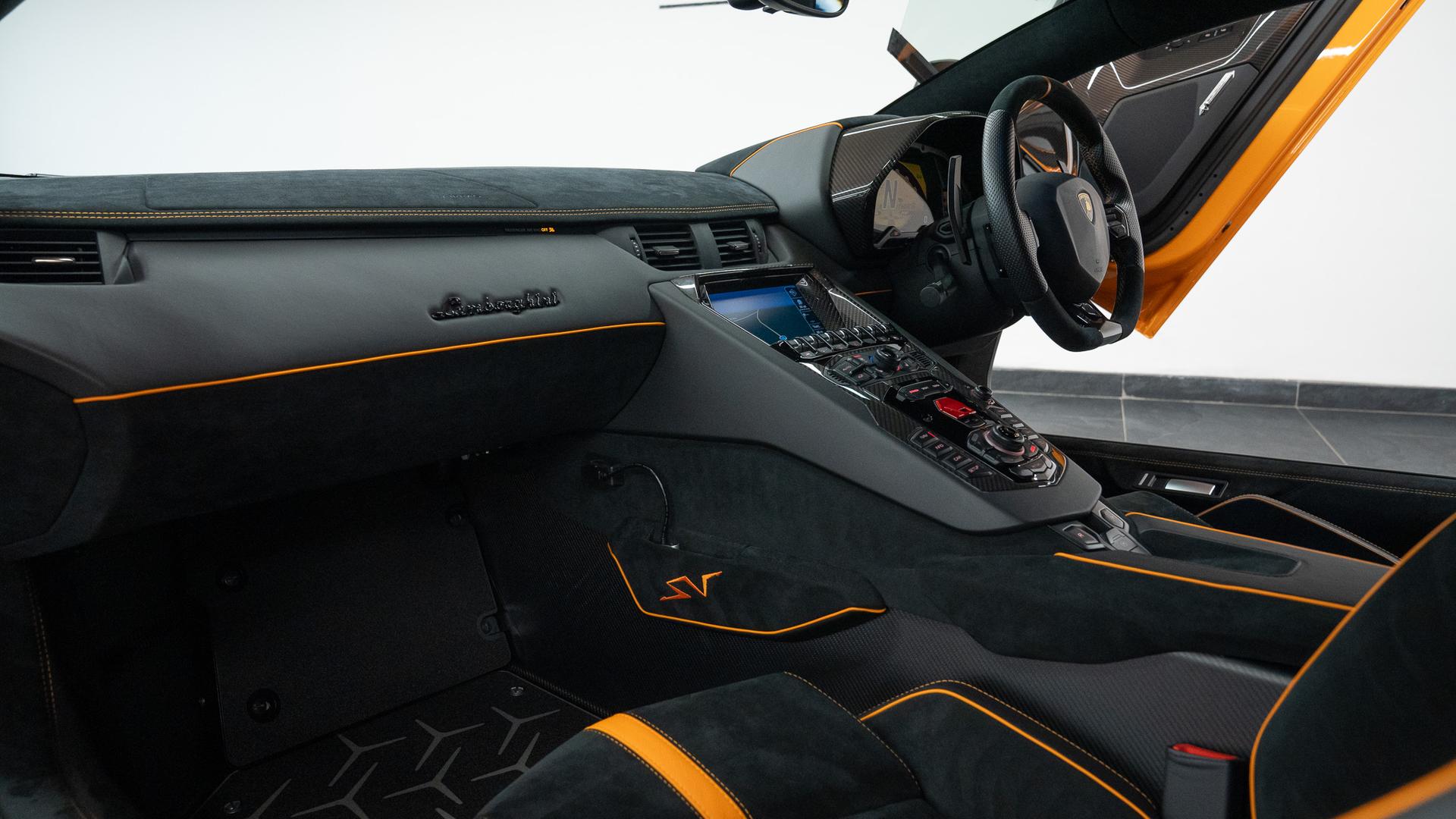 LAMBORGHINI Aventador Photo 9d6f09d3-ae98-4d09-9dd5-bacba3b94aad.jpg