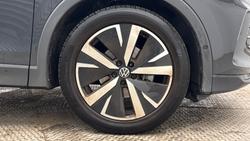 VOLKSWAGEN Tiguan Photo 5