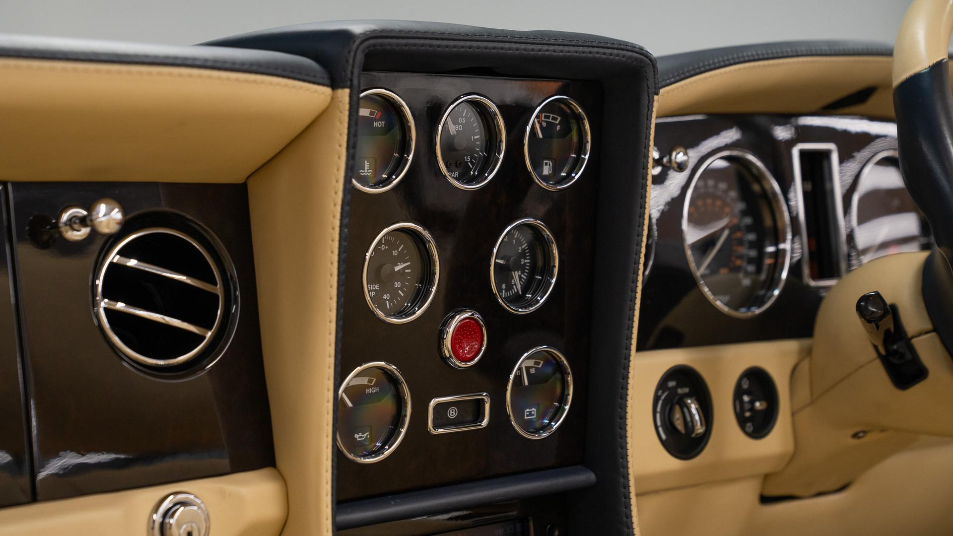 Bentley Azure Photo 9d824c9e-3108-4ddc-8324-b72f944f7148.jpg