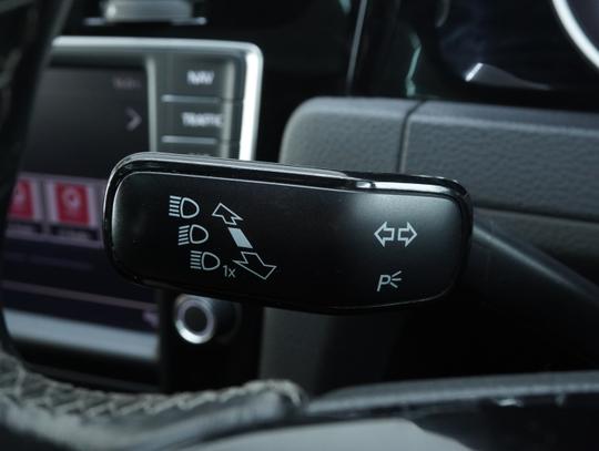 Volkswagen Golf Photo 9d8eb664-358d-4566-982f-70616a8c54ee.jpg