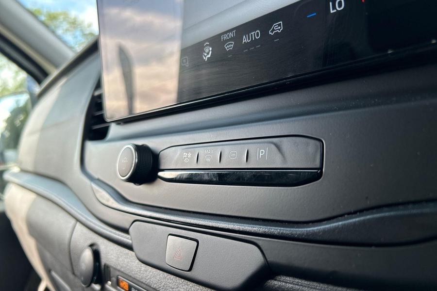 Ford TRANSIT Photo 9d8fcf05-b0bd-4642-8d82-46f459bc411b.jpg