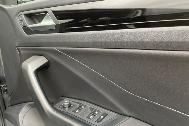 VOLKSWAGEN T-Roc Photo 26