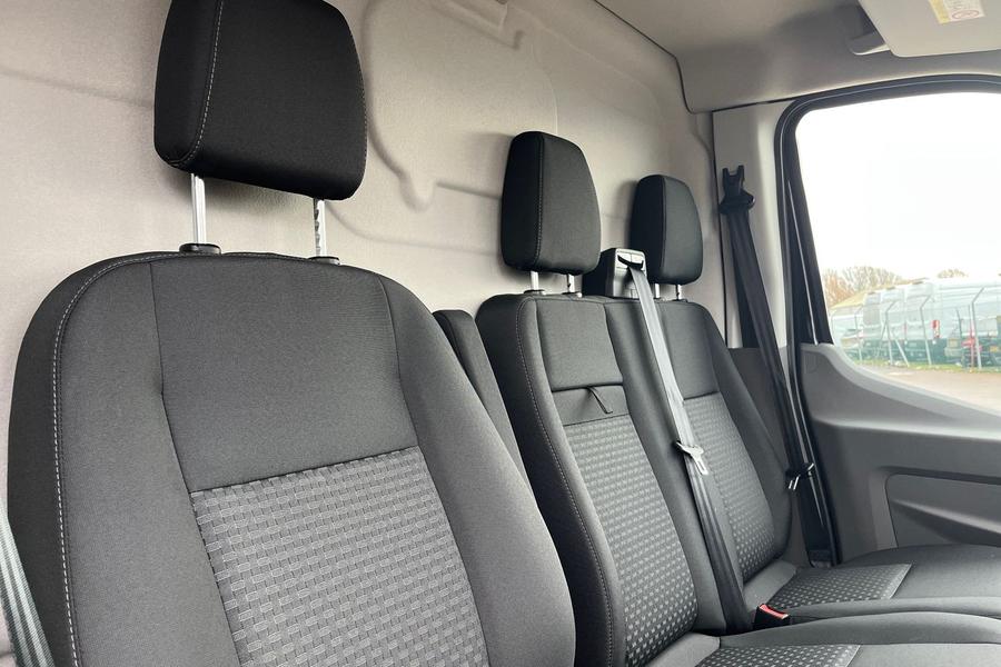 Ford E-TRANSIT Photo 9da538e7-7f2b-4cf4-9cb8-00512ae75ec6.jpg