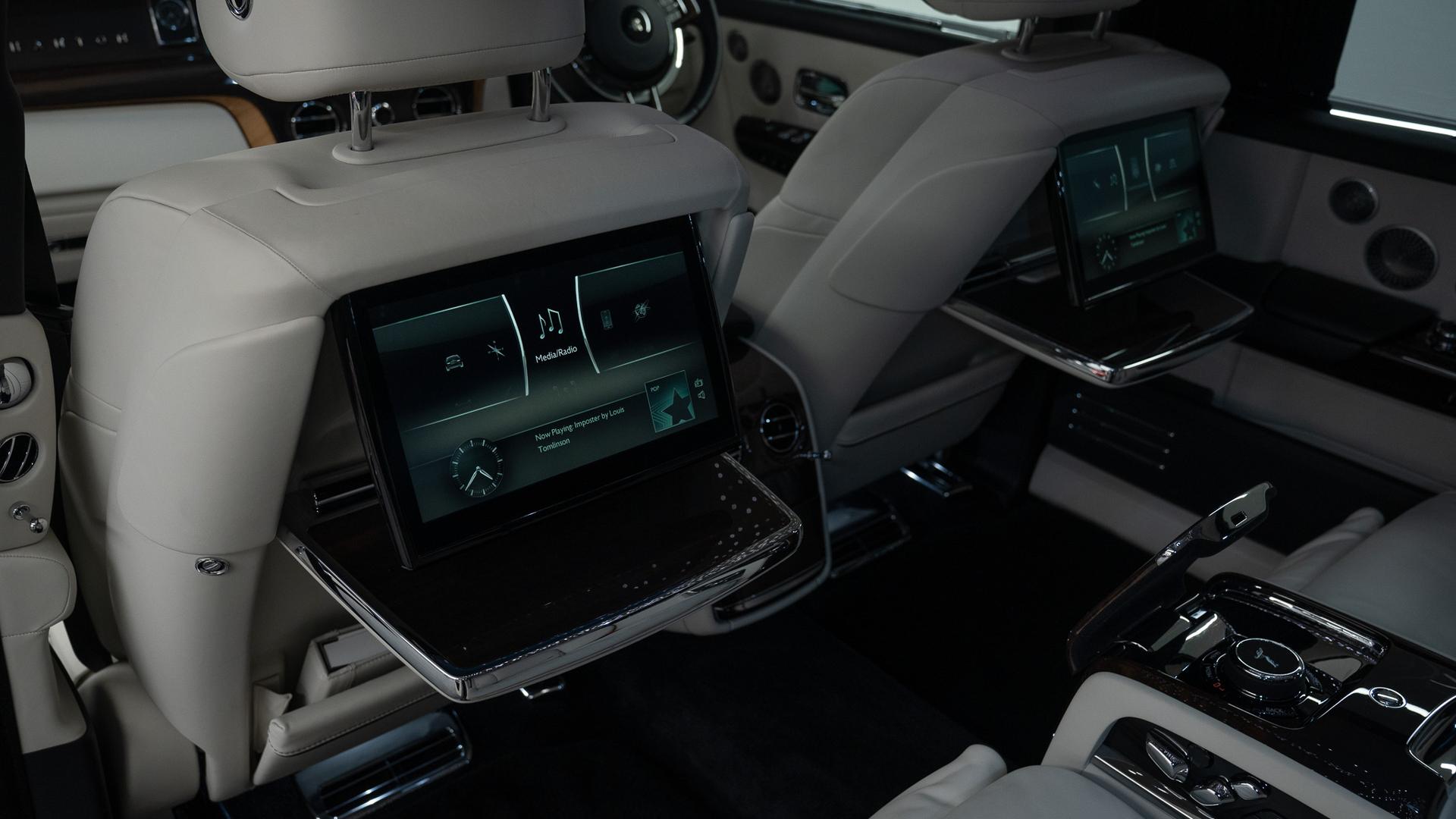 Rolls-Royce Phantom Photo 9db30194-f03f-46b5-8eb8-f9205b2e6d25.jpg