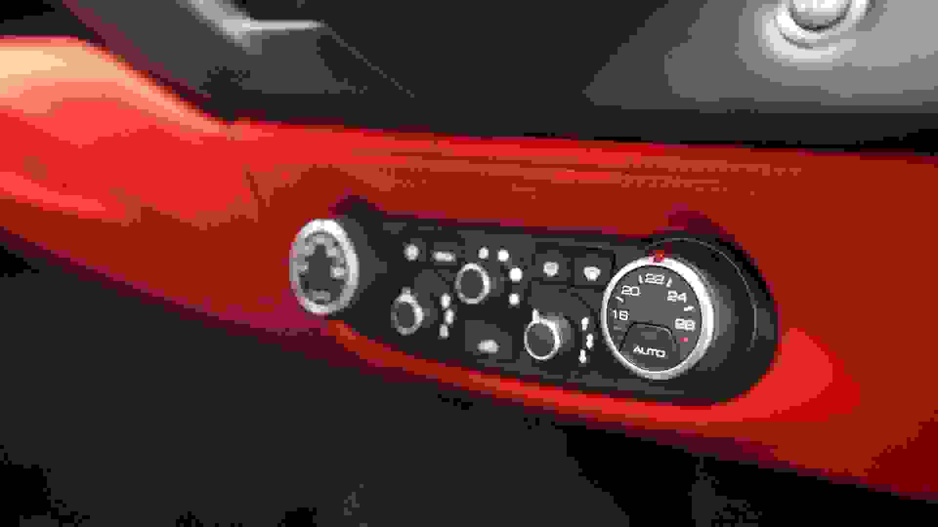 Ferrari 488 Photo 9db3572c-4d1a-4b36-97b5-dd00b0f4fa4c.jpg