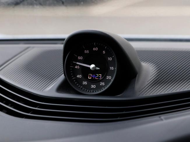 Porsche TAYCAN Photo 15