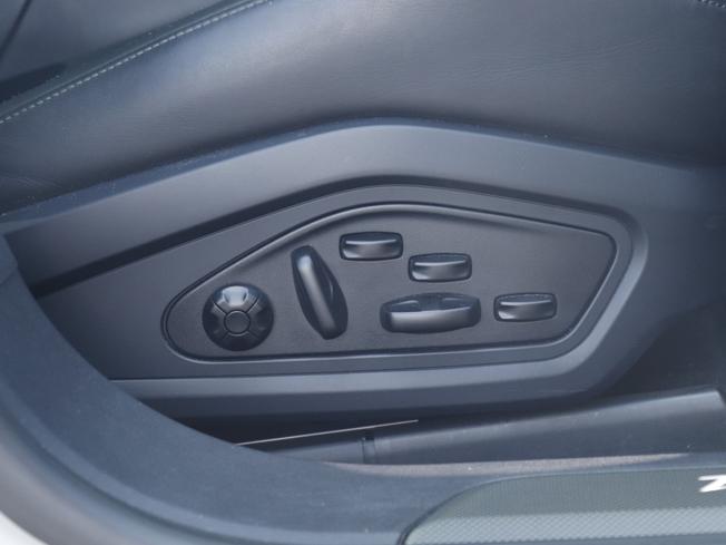 PORSCHE Taycan Photo 25
