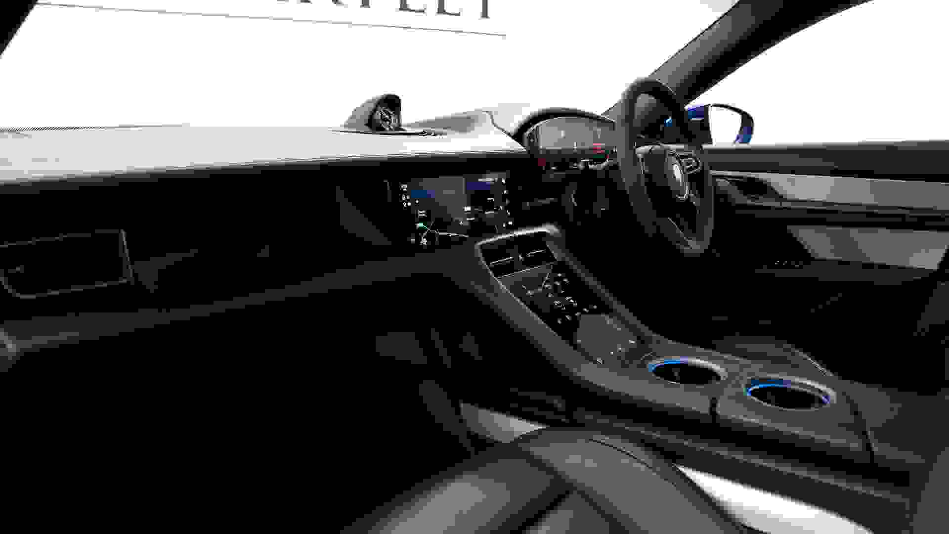 Porsche Taycan Photo 9de3ca0f-d5f6-40a2-bcd8-7a6d7cf48eeb.jpg