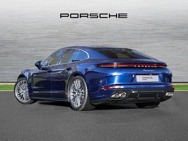 PORSCHE Panamera Photo 2