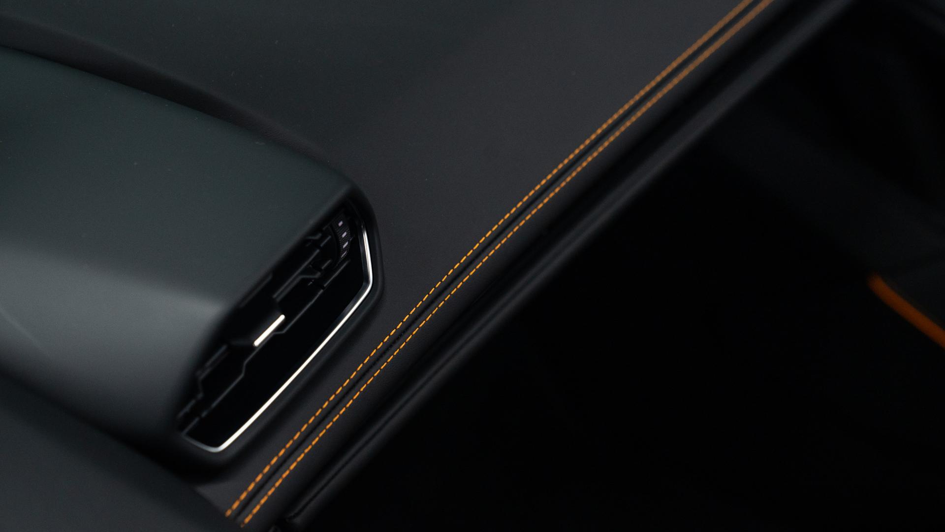 LAMBORGHINI Huracan Photo 9def37c1-d28f-46ab-804e-81c7b069b114.jpg